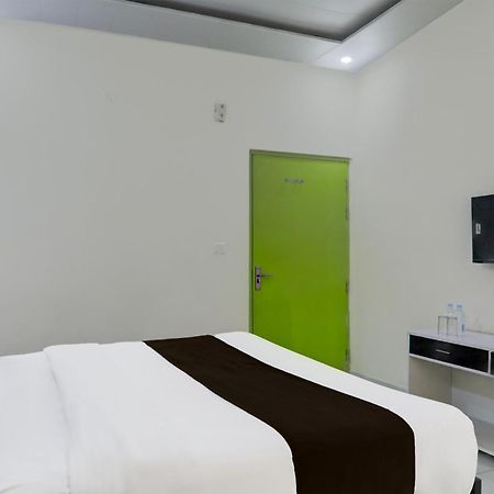 Super Hotel O Banthara Near Airport Banthra Sikandarpur Екстериор снимка