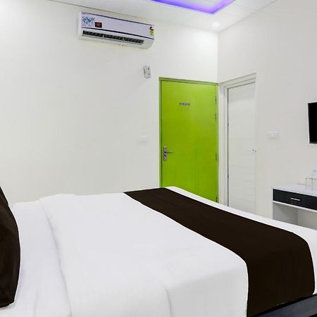 Super Hotel O Banthara Near Airport Banthra Sikandarpur Екстериор снимка