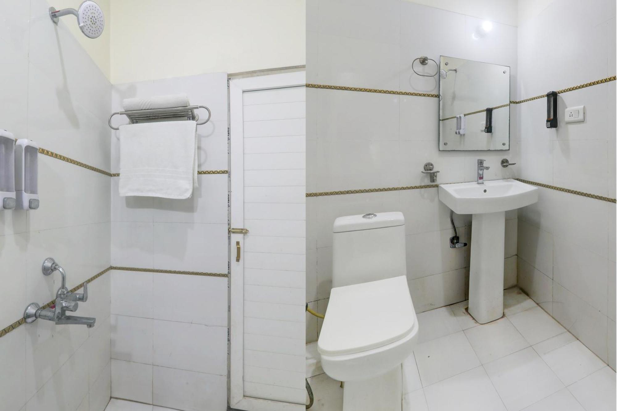 Super Hotel O Banthara Near Airport Banthra Sikandarpur Екстериор снимка
