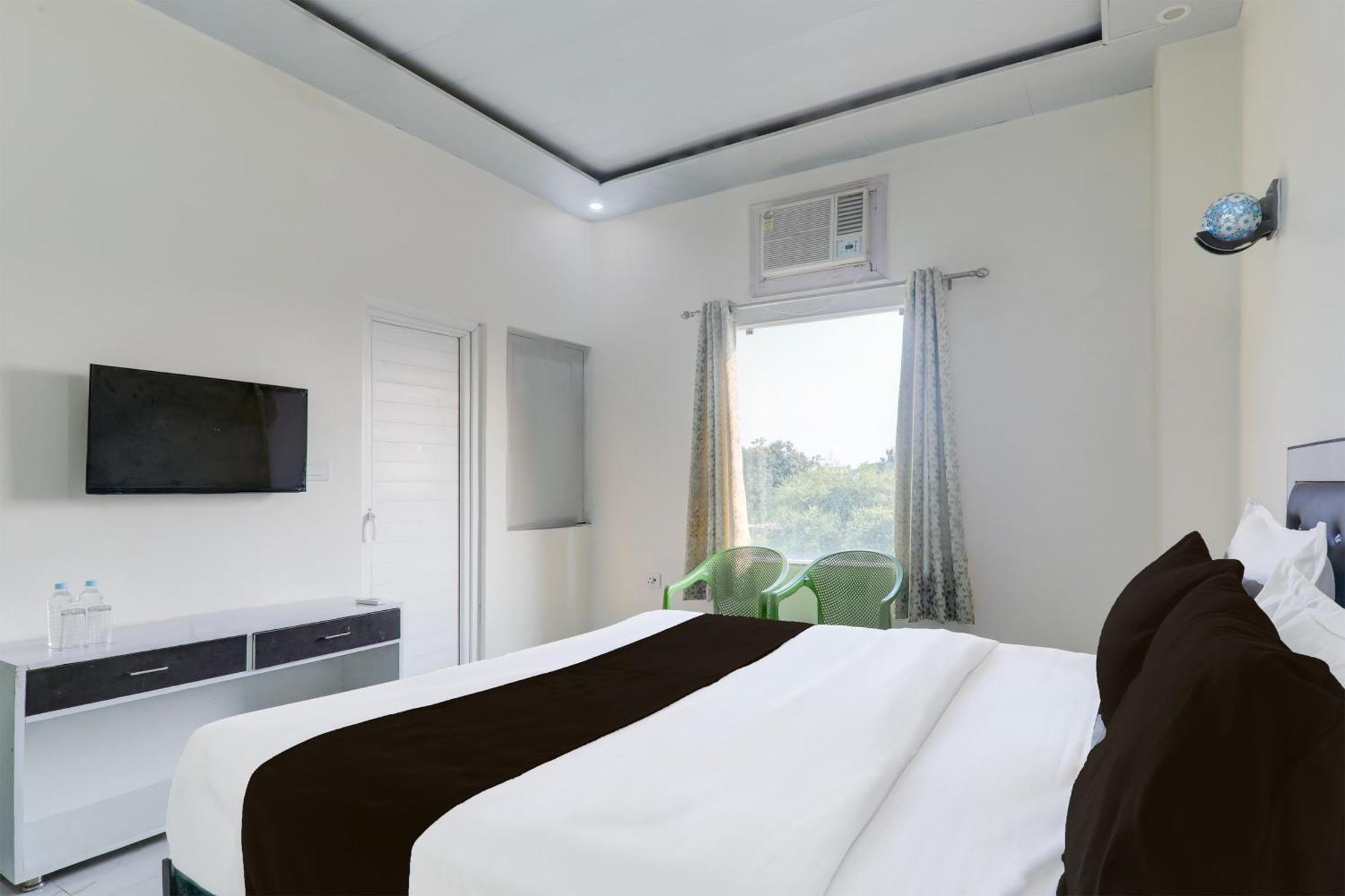 Super Hotel O Banthara Near Airport Banthra Sikandarpur Екстериор снимка