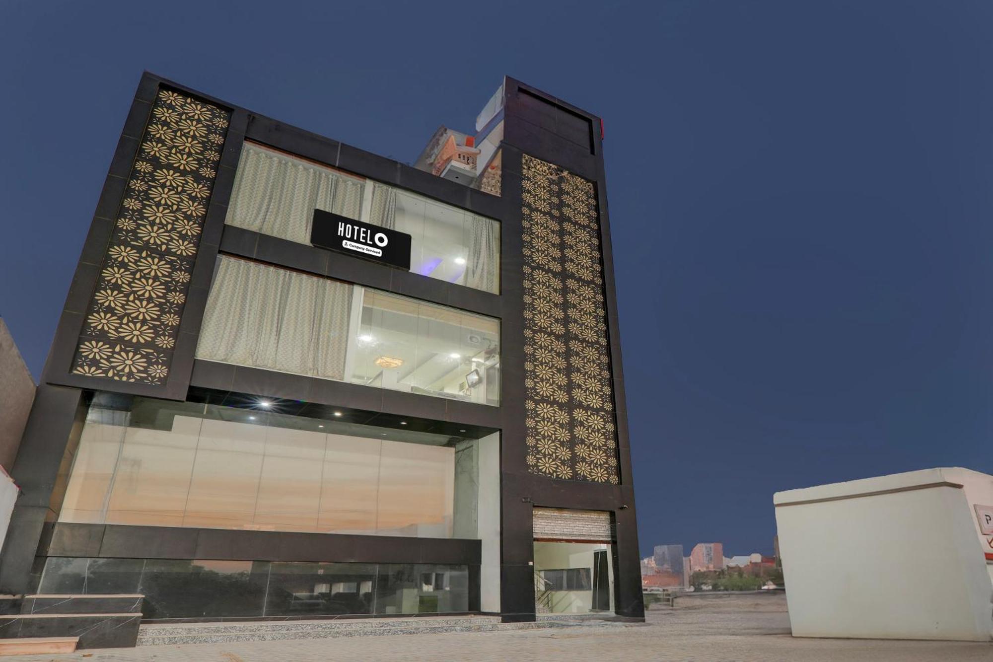 Super Hotel O Banthara Near Airport Banthra Sikandarpur Екстериор снимка